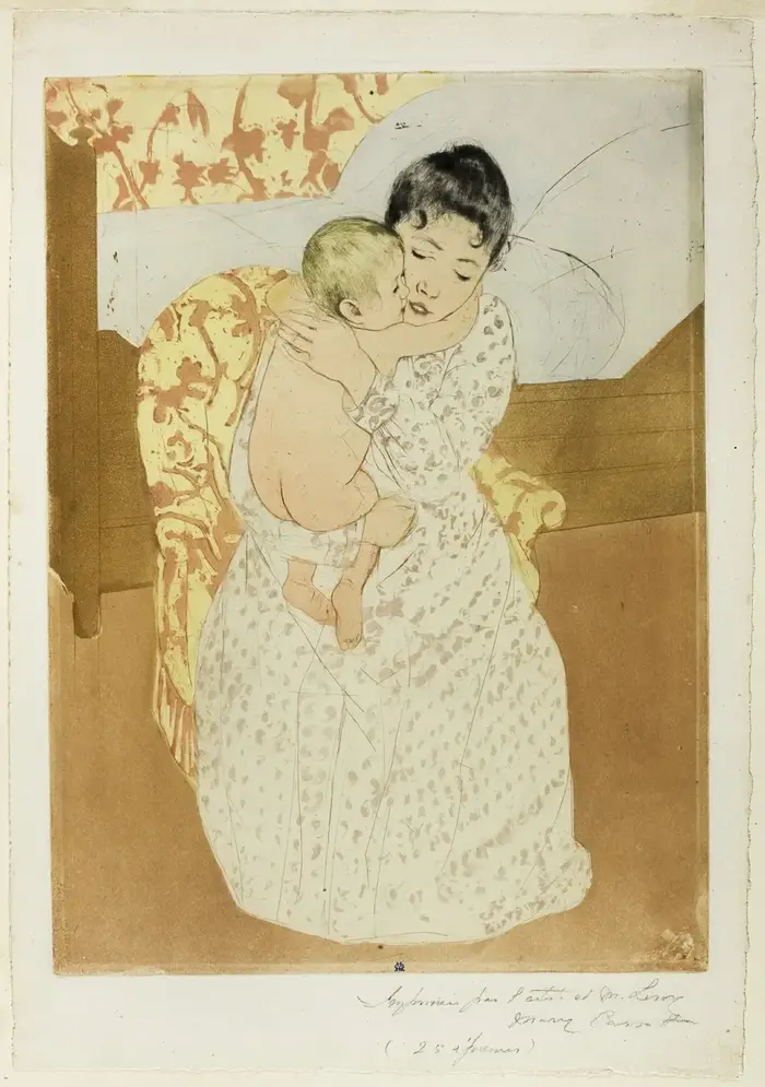 Matka w fotelu przytula policzek do policzka dziecka, grafika Mary Cassatt